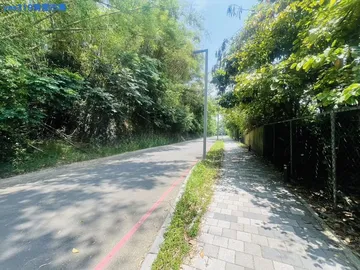 青草湖畔第 一排景觀建地